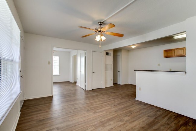 Building Photo - 2205 Springbrook Ln