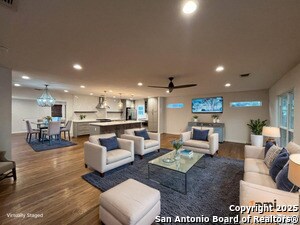 Foto del edificio - 127 Larchmont Dr