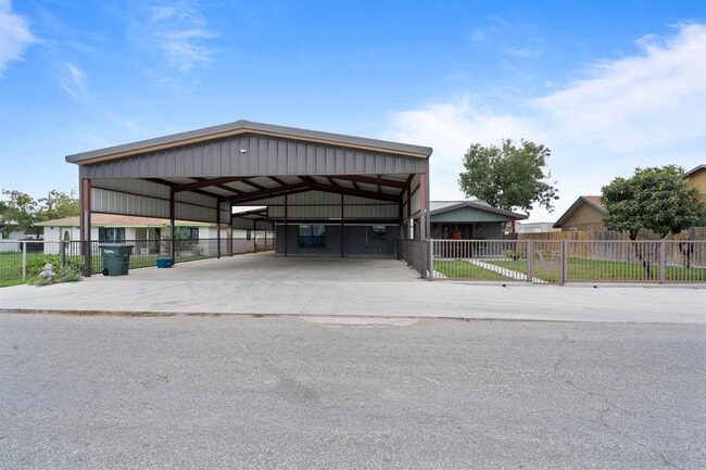 Building Photo - 115 Gyna Dr