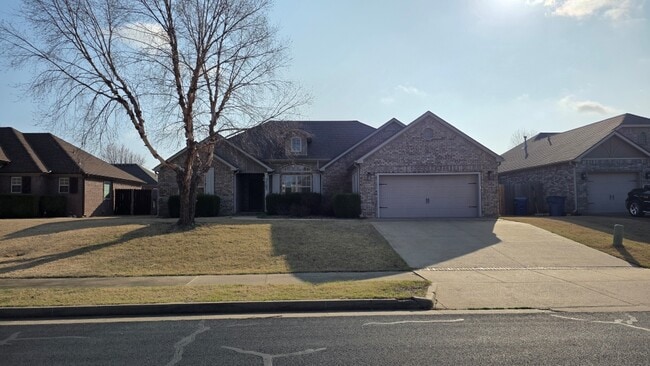 Building Photo - 3105 SW Pine Valley Rd