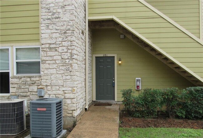 Building Photo - 808 W 29th St