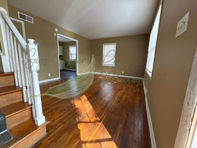 Building Photo - INDEPENDENCE DUPLEX!!!