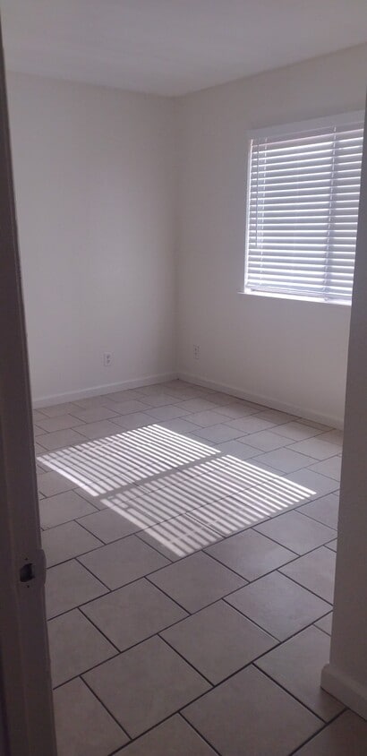Primary Photo - 1022 E Avenue Q3
