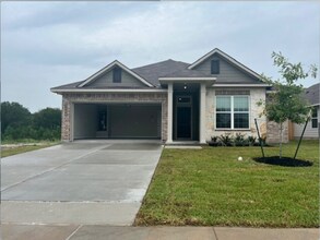 Building Photo - 1368 Kingsgate Dr