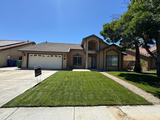 Building Photo - 4 Bedroom, 2 Bath Home with NEWER UDGRADES