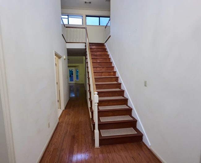 Building Photo - 14 Prescott Walk NE