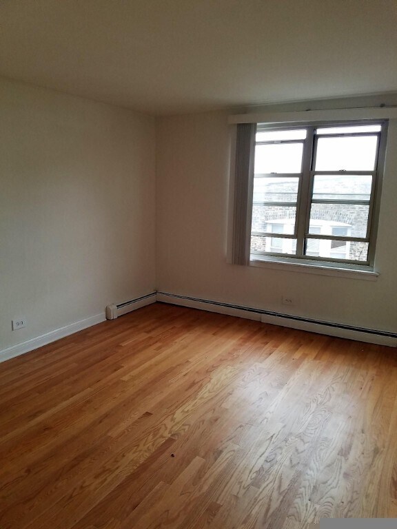 Foto del edificio - 3732 N Pine Grove Ave