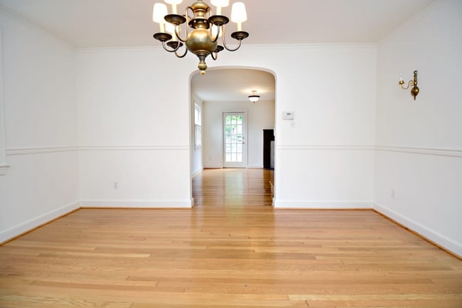 Foto del edificio - 1600 Foxhall Rd NW