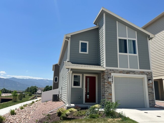 Modern Living in Skyview Village - Modern Living in Skyview Village House
