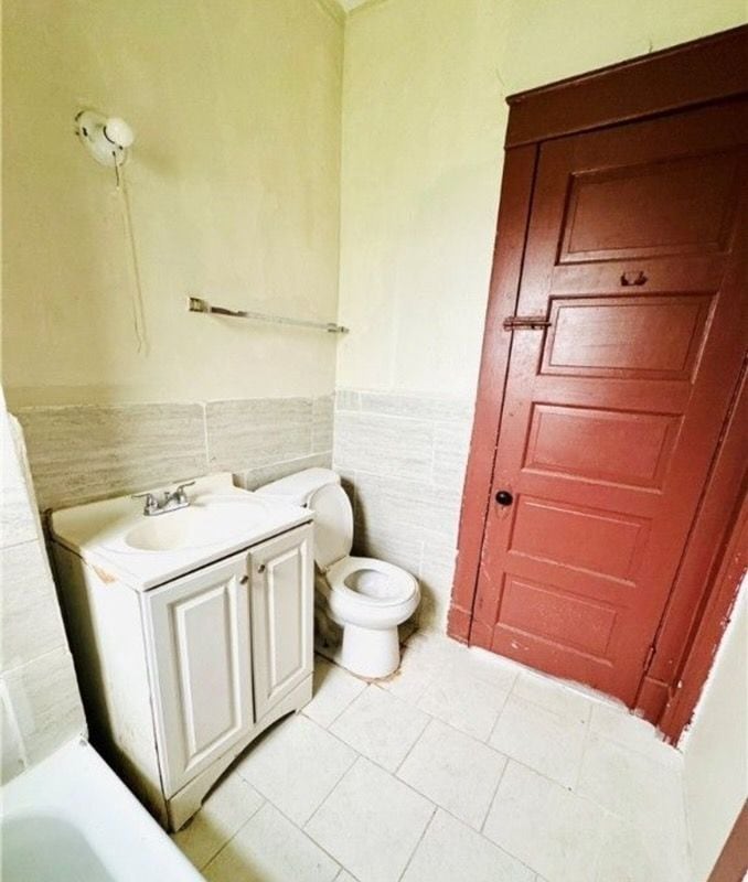 Building Photo - 351 Moselle St