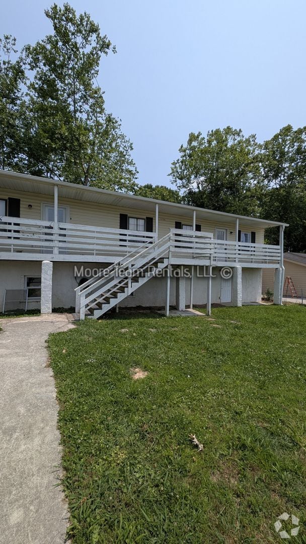 Building Photo - 1226 Martin Cir