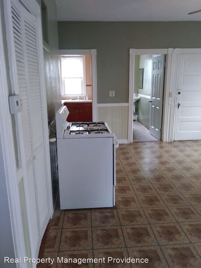 Building Photo - 753 Charles St