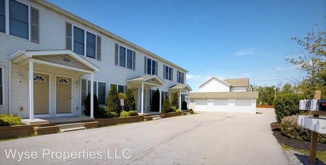 Building Photo - 693 Skinnersville Rd