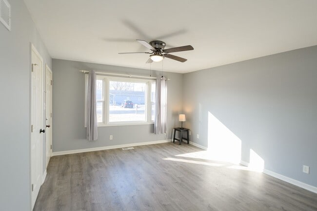 Foto del edificio - 5266-68 Plaza Ave