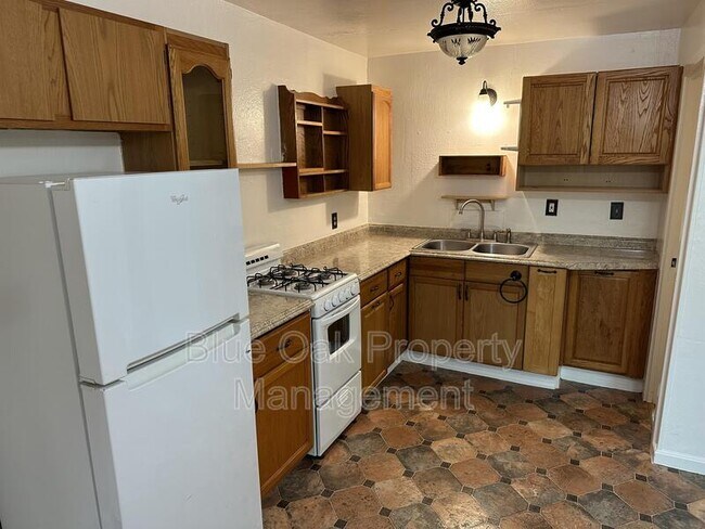Foto del edificio - 422 W 17th St