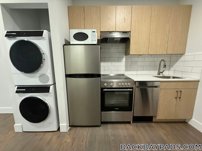 Foto del edificio - 270 Newbury St