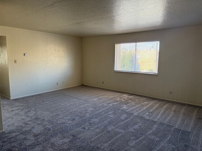 Foto del edificio - Wonderful 2 Br, 1.5 Ba, remodeled, 1 CG