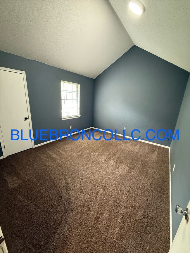 Building Photo - All the Space You Need – 3-Bedroom with Ga...