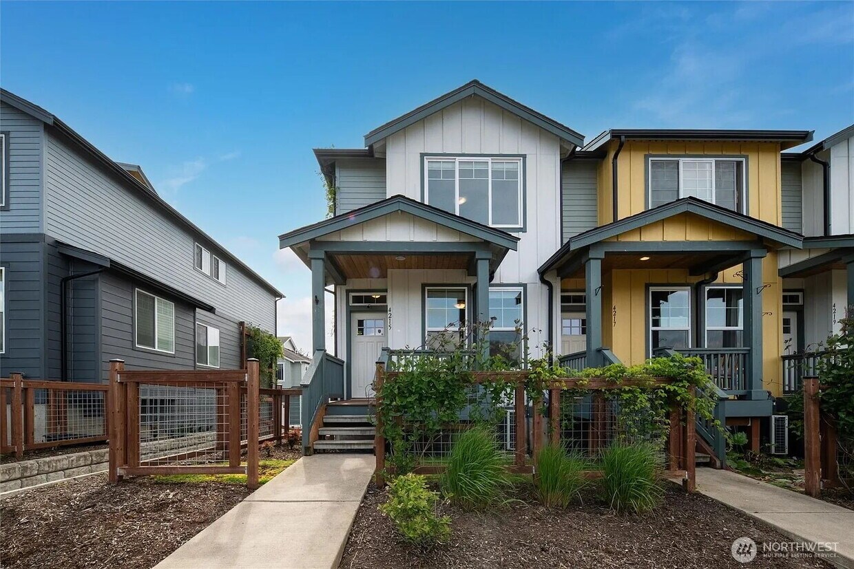 Primary Photo - Modern 2-Bed, 2.5-Bath in Prime Location -...