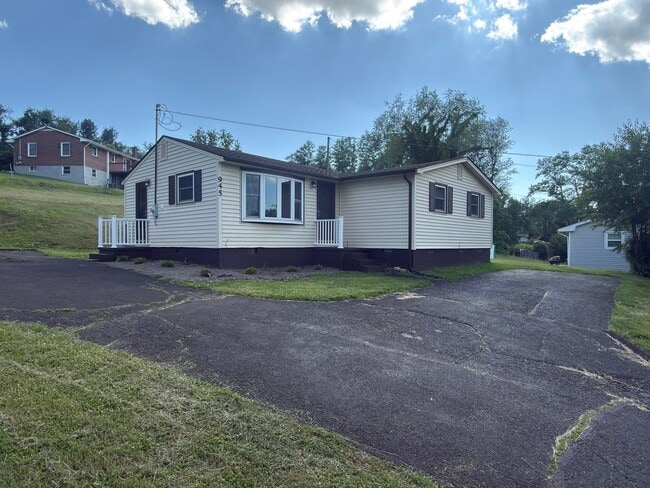 Building Photo - Christiansburg, 3 BR / 1 BA, Available for rent