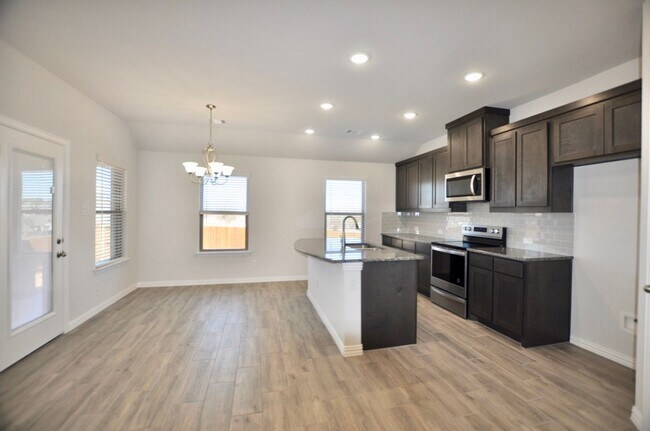 Foto del edificio - FOR LEASE! Charming 4 Bedroom - 2 Bathroom...
