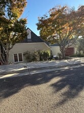 Building Photo - 1035 Underhills Rd