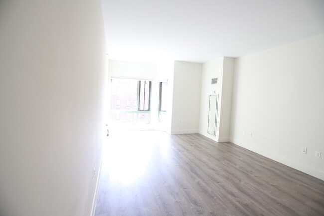 Building Photo - 24 2nd St