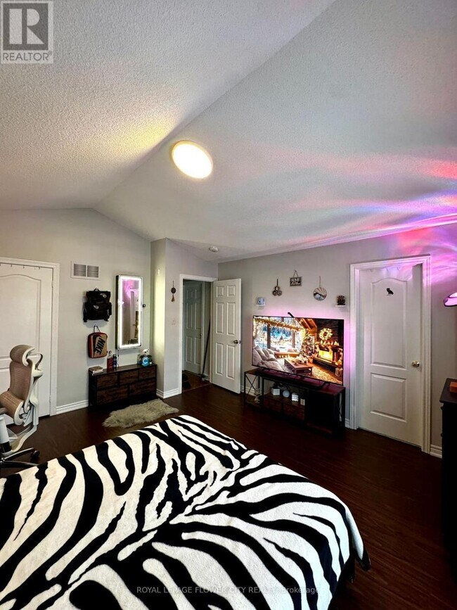 Photo du bâtiment - 25 Windflower Rd