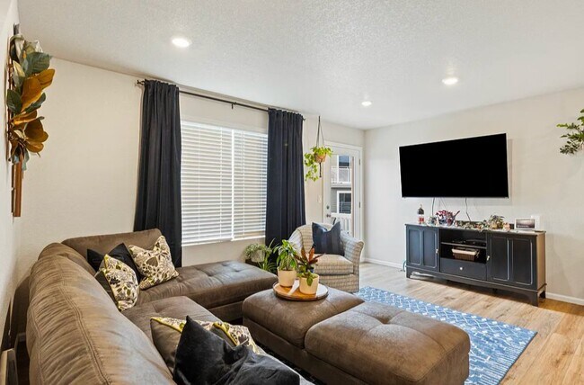 Foto del edificio - 9440 Oro City Loop
