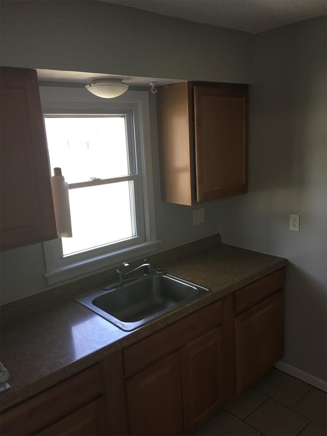 Building Photo - 1633 Patton Ave