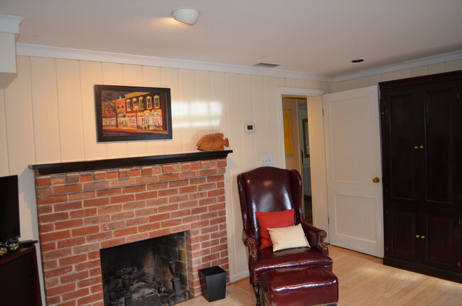 sitting room - 407 Summers Dr