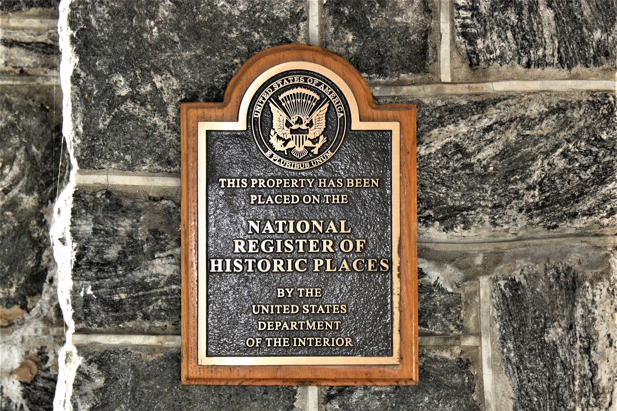 National Register Plaque - Kenilworth Inn Apartments