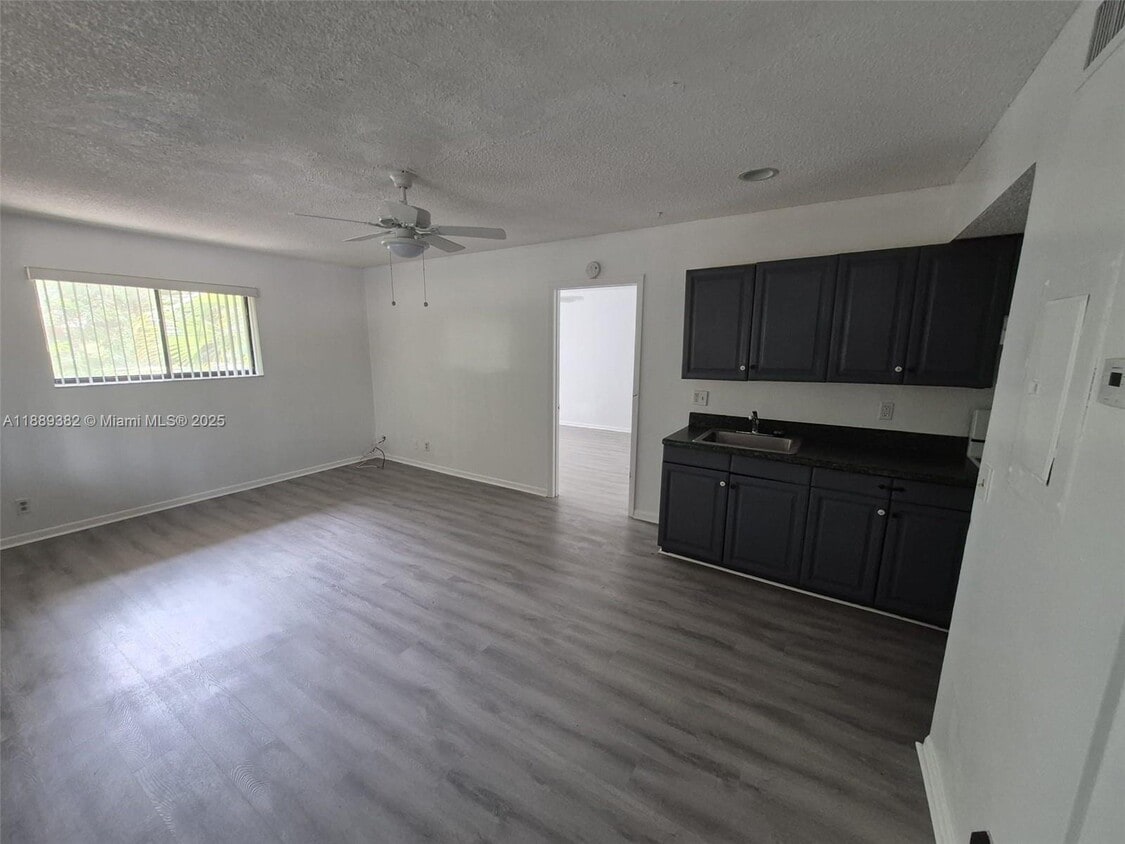 Primary Photo - 2022 NW 43 Terrace
