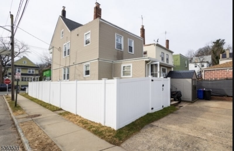 Building Photo - 7 Meeker St