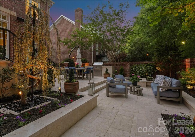 Foto del edificio - 1124 Dilworth Crescent Row