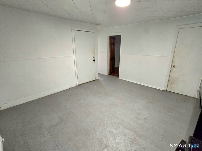 Building Photo - 33 Olive St