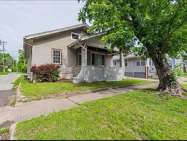 Foto del edificio - 423 S McClellan St