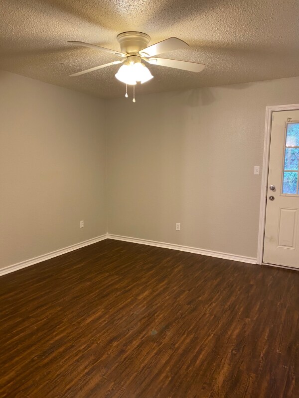 Foto del edificio - 3904 Wren Rowe Dr