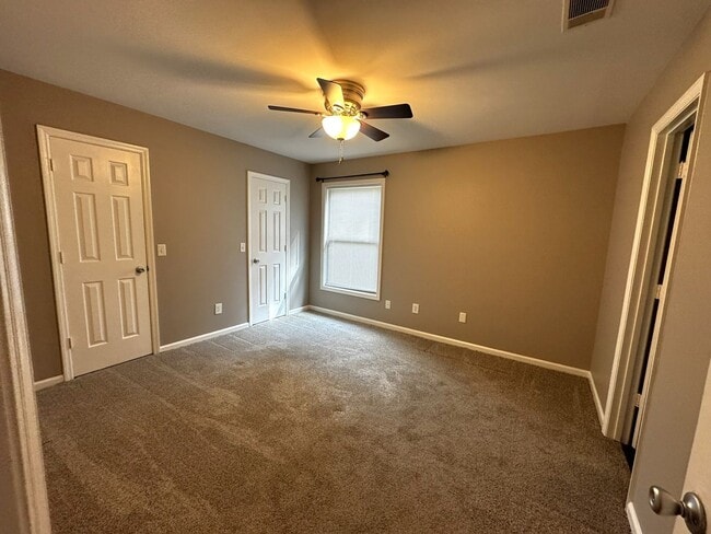 Building Photo - 46 Sagebrush Apartments