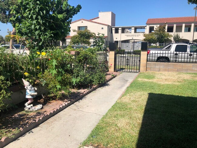 Foto del edificio - 2136 S Mountain View Ave