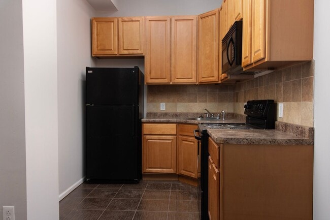 Building Photo - 544 S 49th St