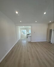 Building Photo - 1435 E Maple St