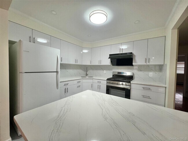 Foto del edificio - 43-22 213th St