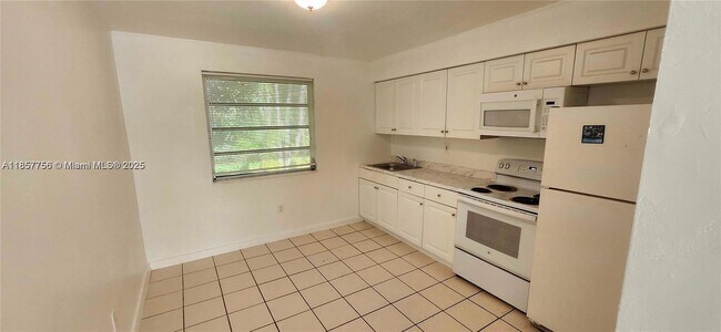 Foto del edificio - 111 NW 152nd St