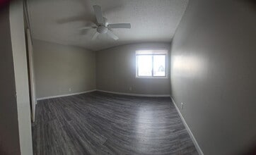 Building Photo - 318 Riley Dr