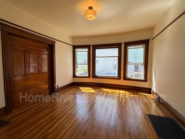 Building Photo - 242 S 5th St E