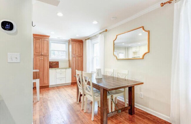 Foto del edificio - 915 Bashford Ln