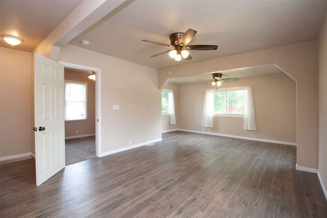 Building Photo - 125 Riverview Dr