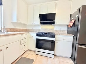 Building Photo - 838 Windwood Dr