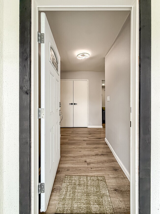 Foto del edificio - 717 Watson Ave